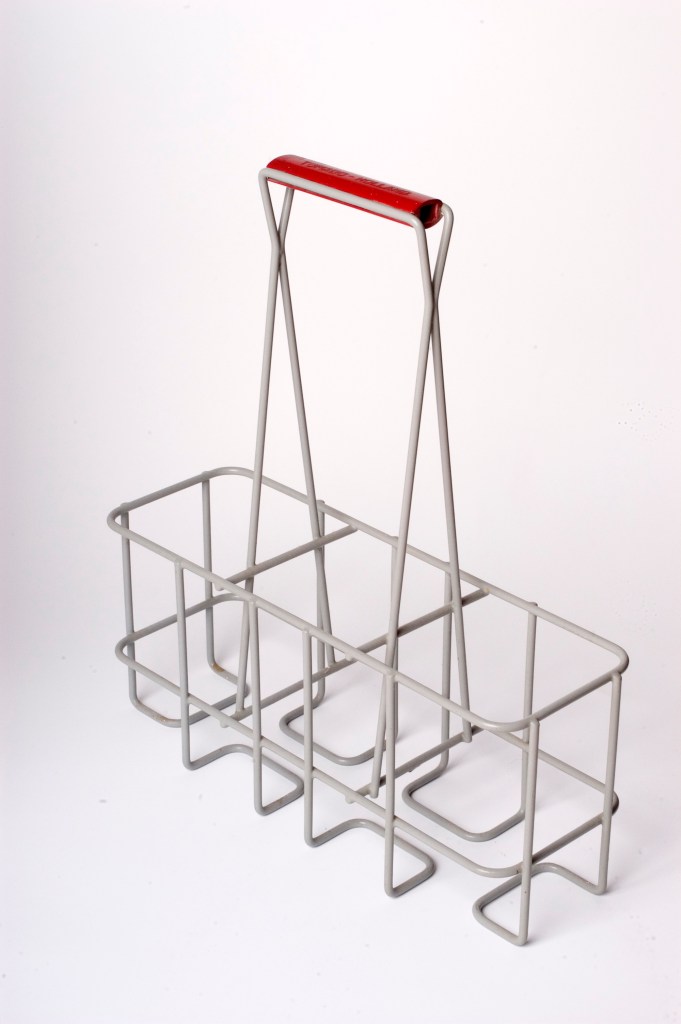 Stadsmuseum Zoetermeer-Collectie_Populair_Design-Flessendrager_Tomado